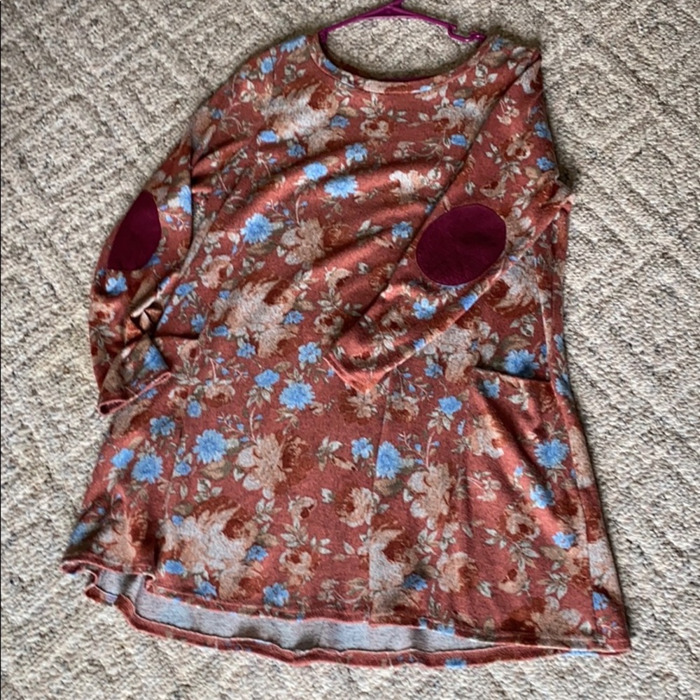 Boutique tunic button back